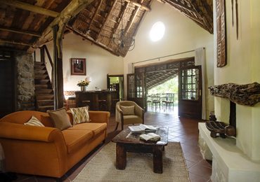 Rivertrees-Lodge-Tanzania-Africa-The River House-living-room-3_500x350